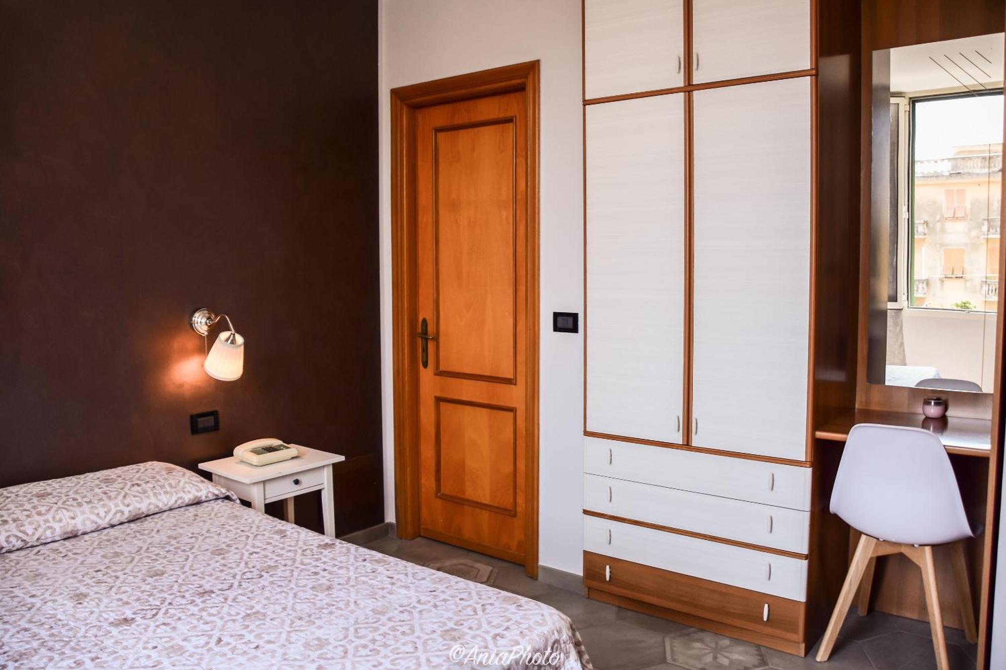 Albergo Florida Taggia Exterior photo